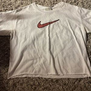 White Nike cropped fit tee shirt with red check